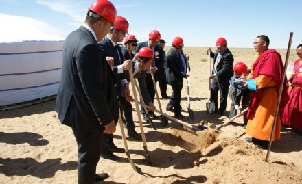 Монгол Улсын хамгийн том нарны цахилгаан станц баригдаж эхэллээ